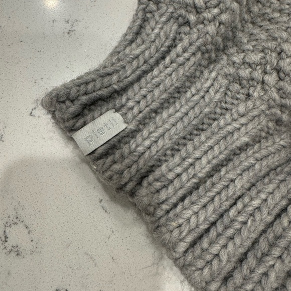 Pistil Pom Pom beanie women’s grey furry Pom woven - Picture 6 of 6